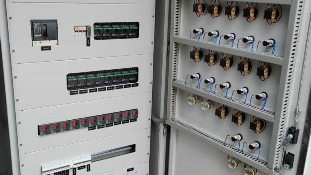 قیمت ساخت تابلو برق اینورتر تاورکرین در تهران عوامل هزینه